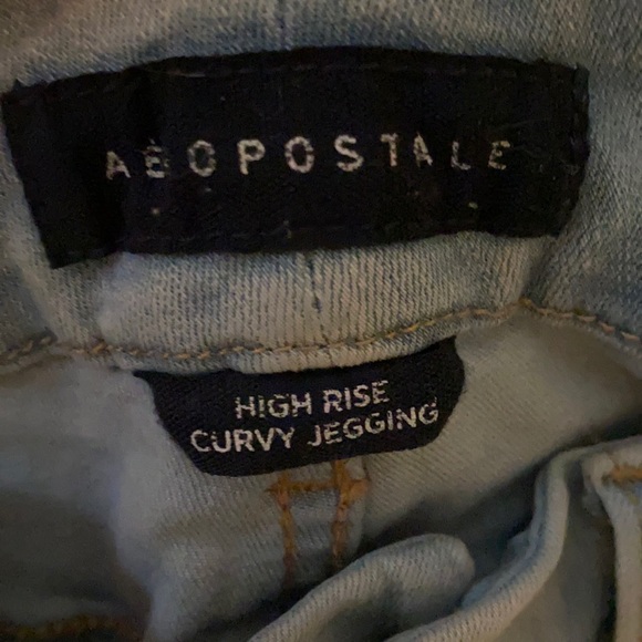 Aeropostale High Rise Curvy Jeggings. - Picture 3 of 5